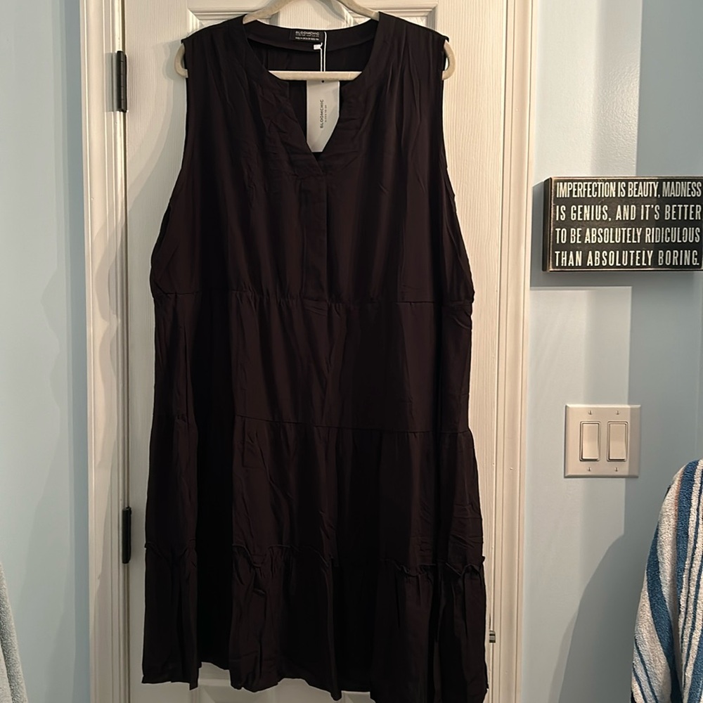 NWT BloomChic Sleeveless Vneck Tiered Dress 22/24